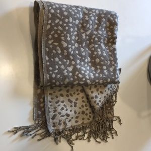 banana republic cheetah print reversible scarf.